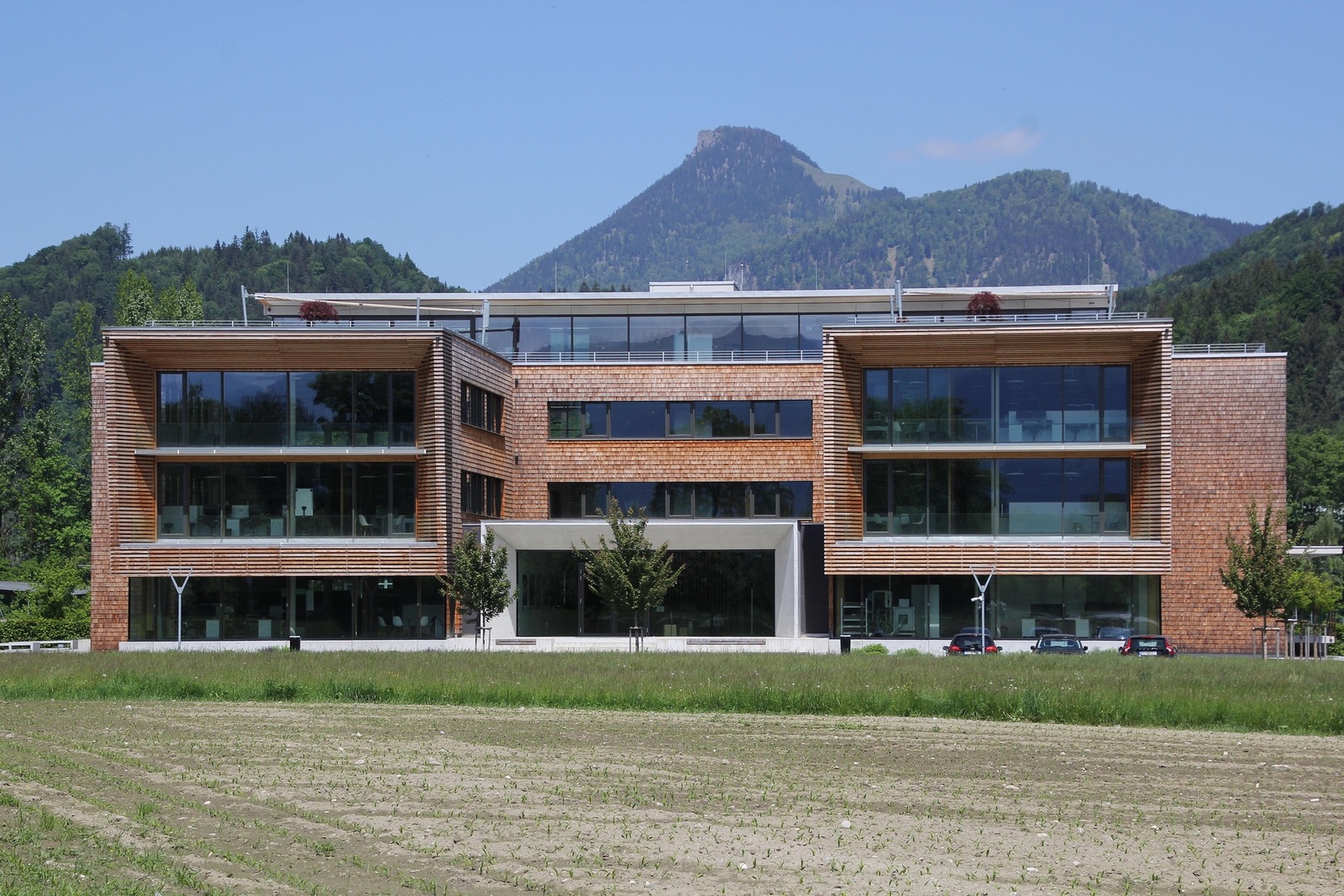 Wertermittlung Gewerbeimmobilie - Haus-Grund-Wert Felix Tebinka